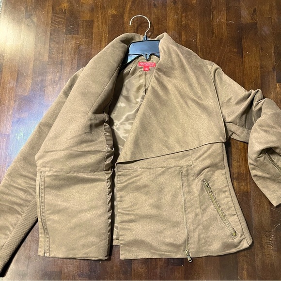 New York & Company Collection Stylish Jacket. Size Medium - Picture 8 of 11